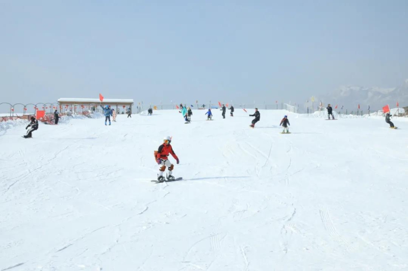 铁热克温泉滑雪场.