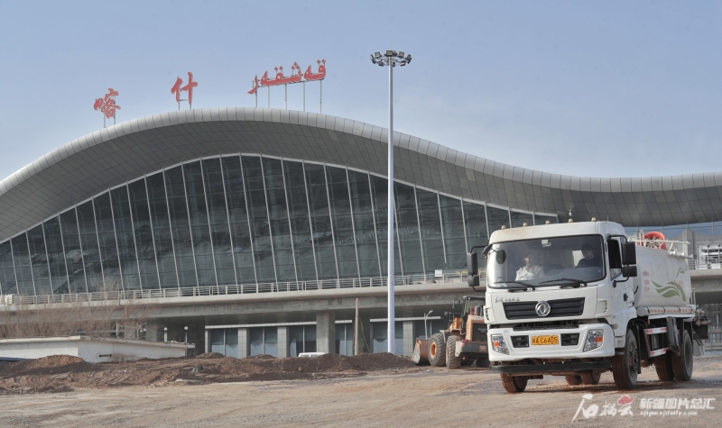 喀什机场改扩建项目航站楼工程完成竣工验收