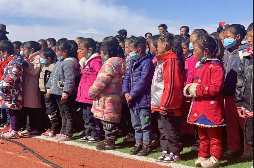 升旗仪式.程宦宁摄