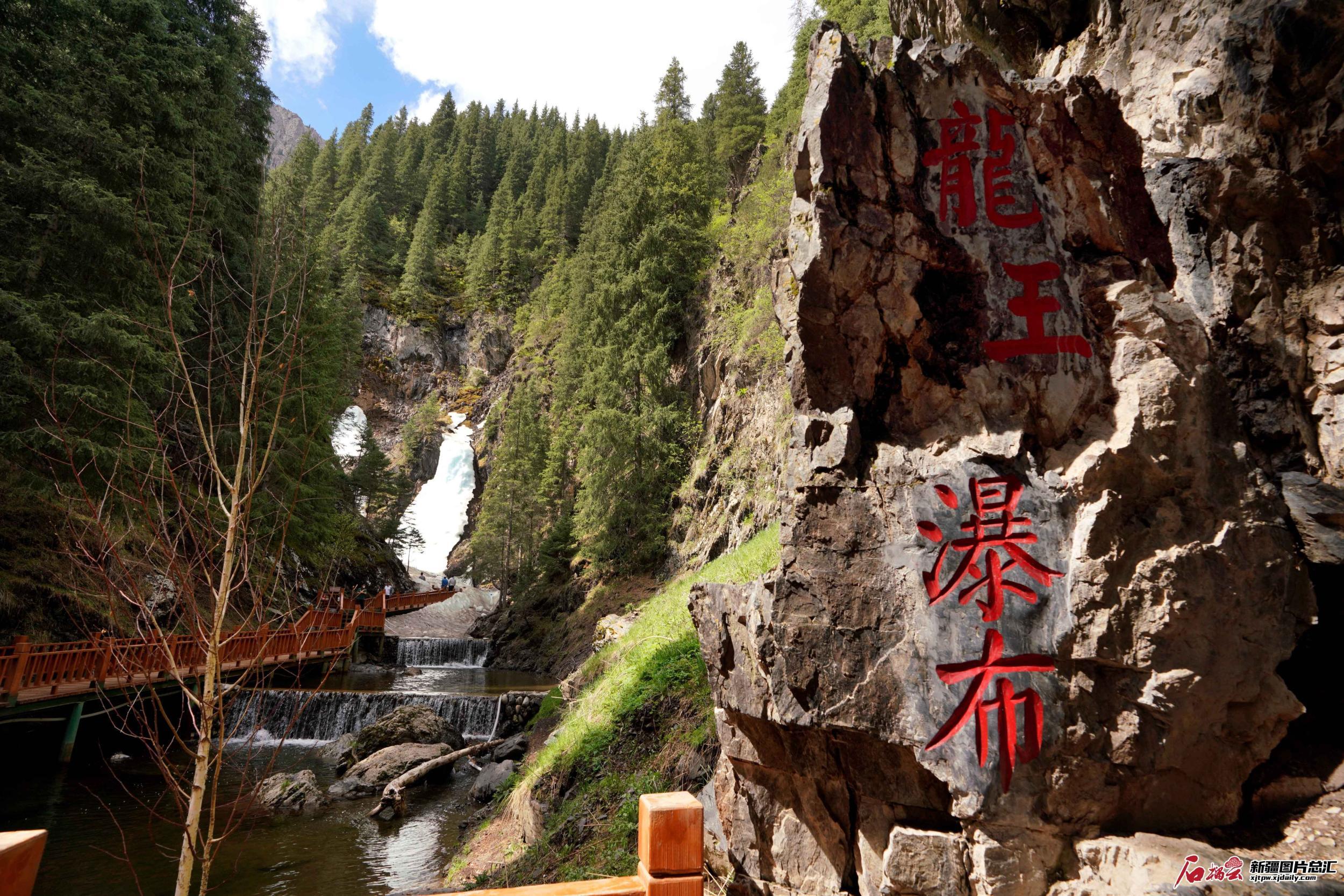 新疆庙尔沟风景区游冰廊真凉爽