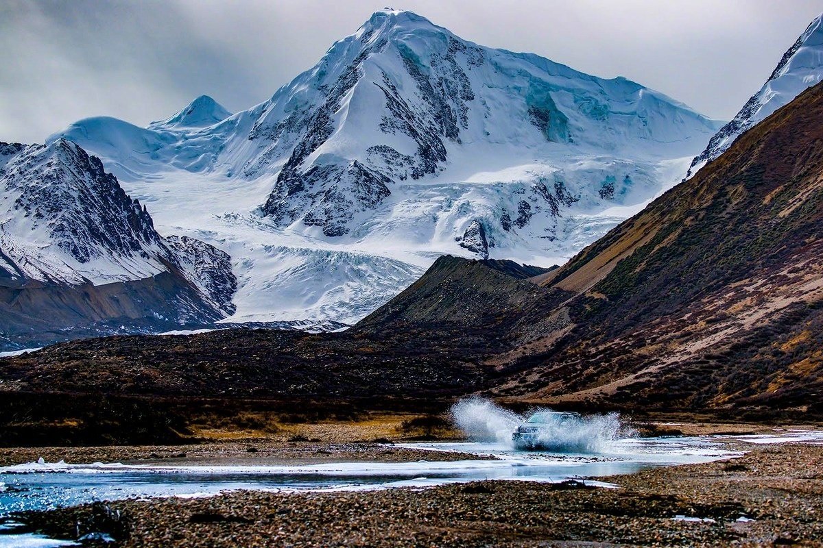 藏地密码:仁龙巴冰川(仁巴隆),位于察隅到然乌湖途中,尚未开发,一路