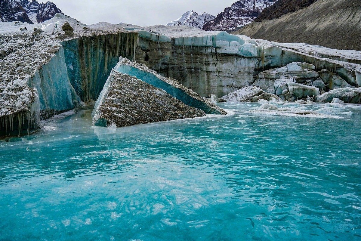 藏地密码:仁龙巴冰川(仁巴隆),位于察隅到然乌湖途中,尚未开发,一路