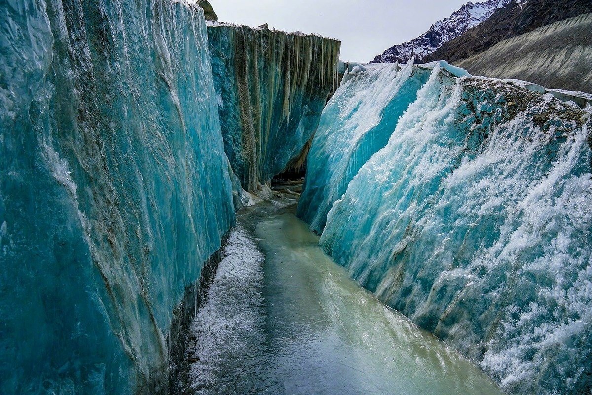 藏地密码:仁龙巴冰川(仁巴隆),位于察隅到然乌湖途中,尚未开发,一路