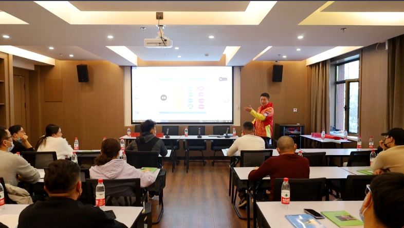 阿勒泰市举办滑雪指导员培训班