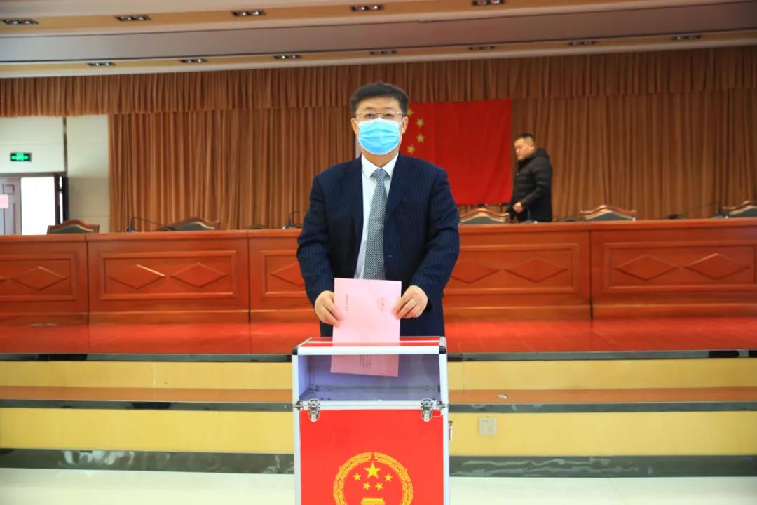 王胜平参加市人大代表换届选举投票