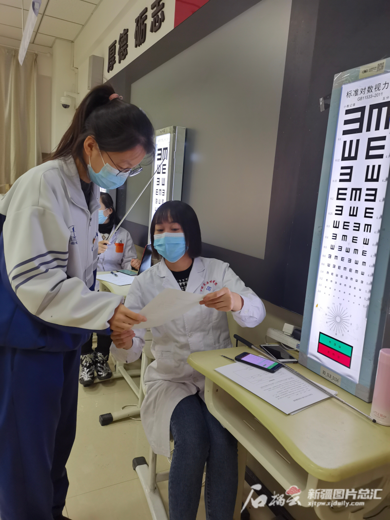 乌鲁木齐市中小学生实施视力动态监测每年四次检查手机上可查结果