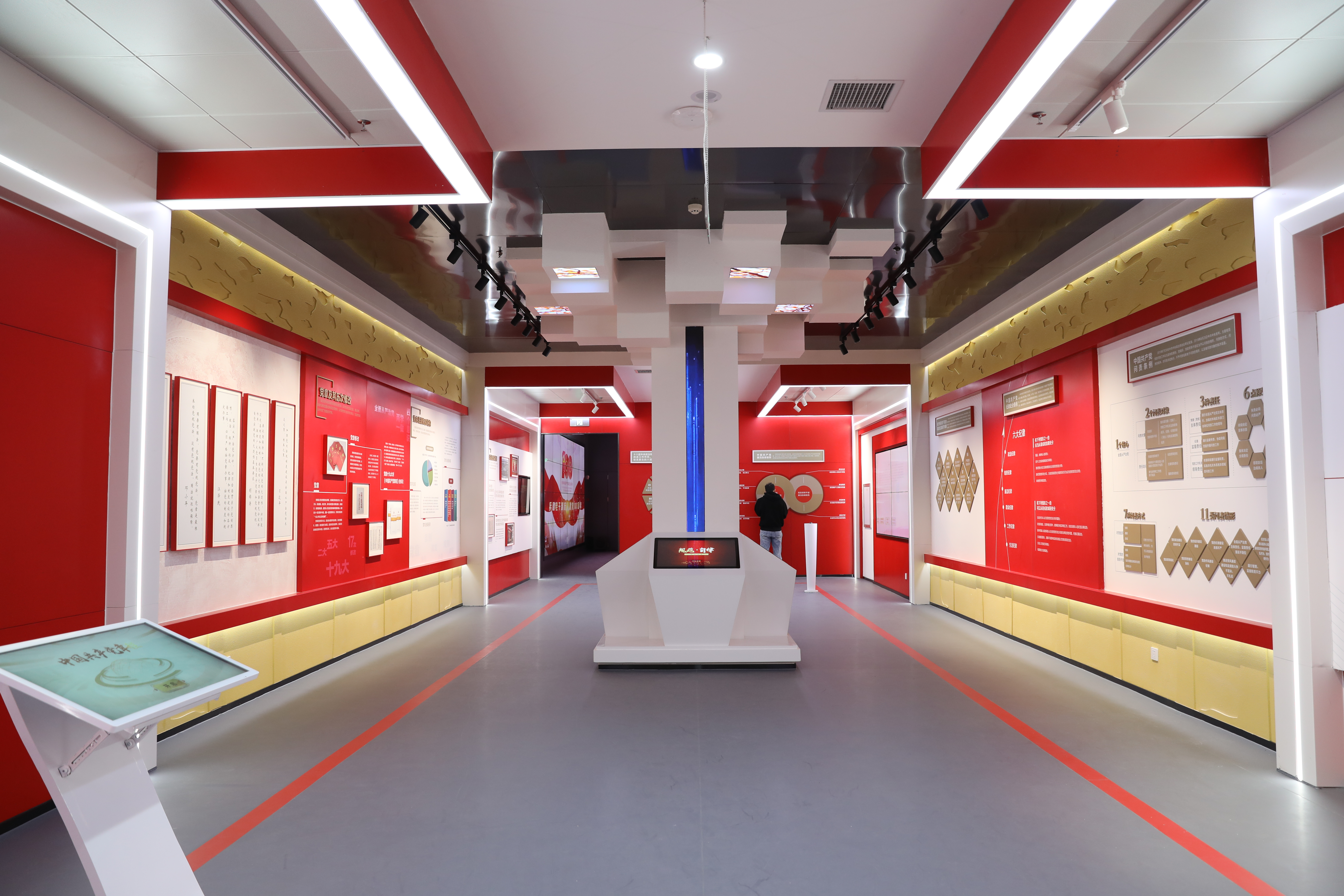 兵直机关党员参观党员教育基地学习党史党章汲取奋进力量