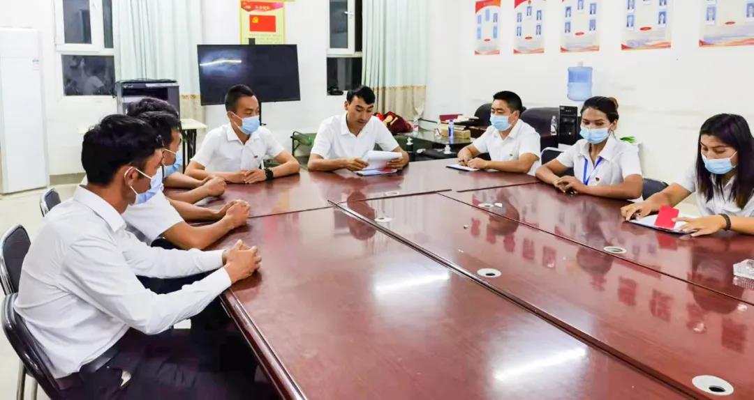 师市驻和田地区于田县达里雅布依村"访惠聚"工作队第一书记邹海龙表示