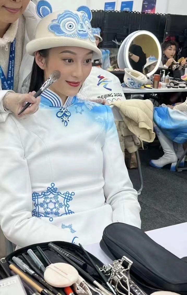 北京冬奥引导员服装图片