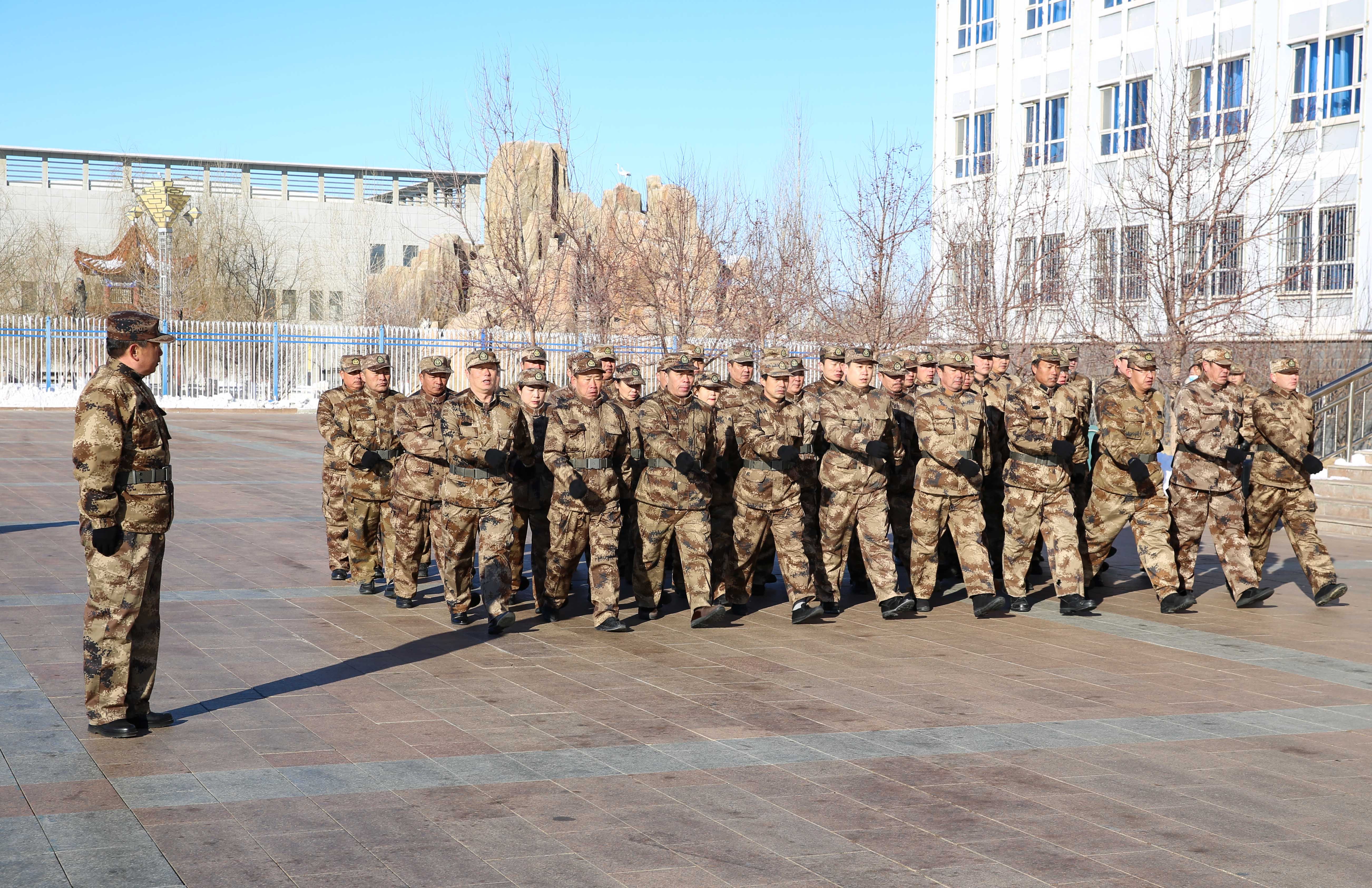 新疆兵團十師一八三團民兵大冬訓訓出好作風練出戰鬥力