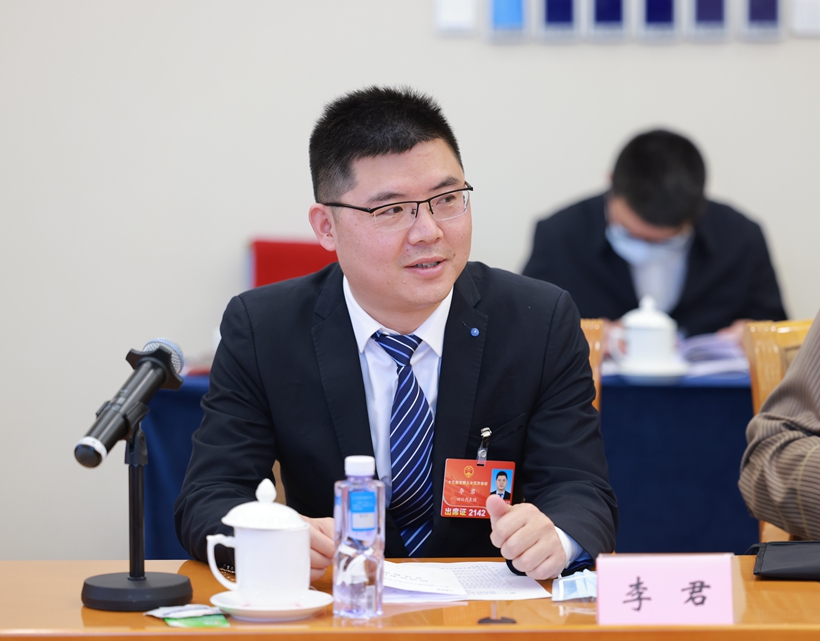 李君代表建议未成年人只能玩益智类单机游戏