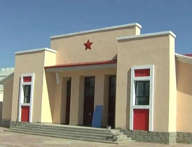 军垦老战士利用业余时间人工打土块建成的,曾经是农七师师部办公场所