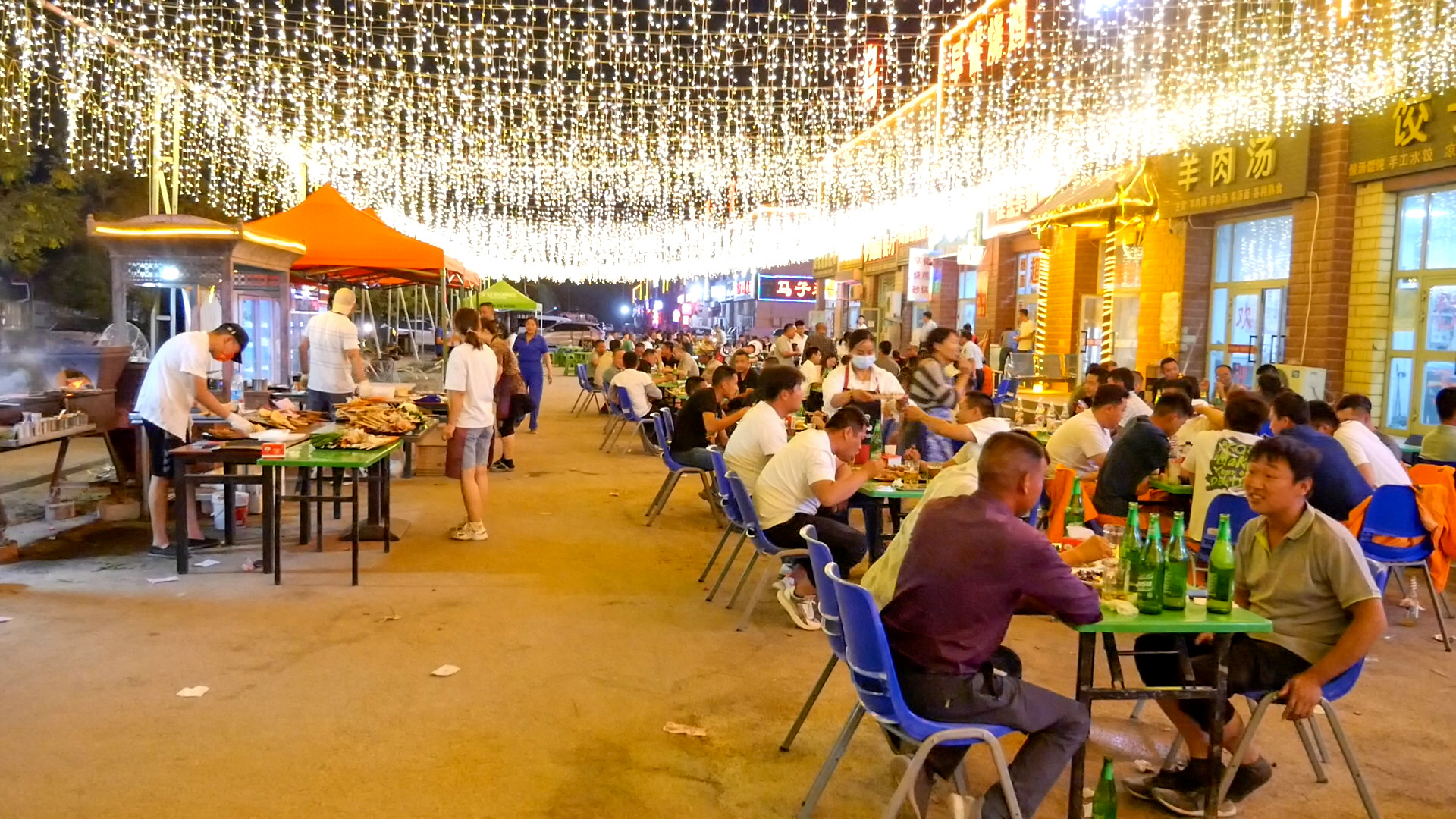 二师三十三团点亮夜间经济释放消费活力