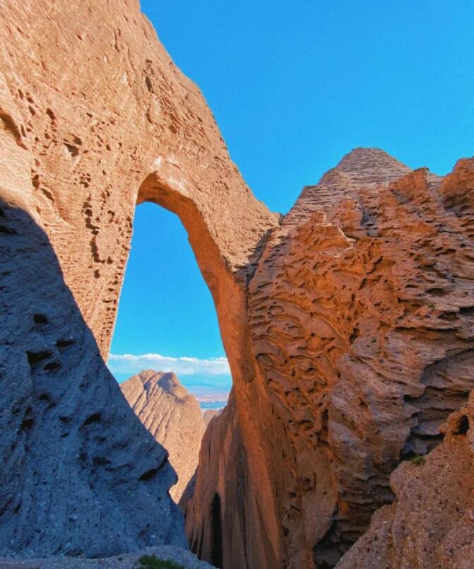 阿图什天门景区位于克孜勒苏柯尔克孜自治州阿图什市阿图什镇,景区