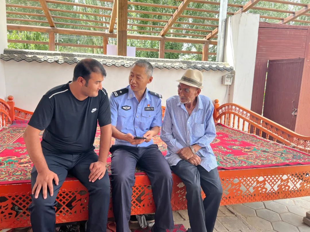 奋斗者正青春唐飞把群众的事当成自己的事