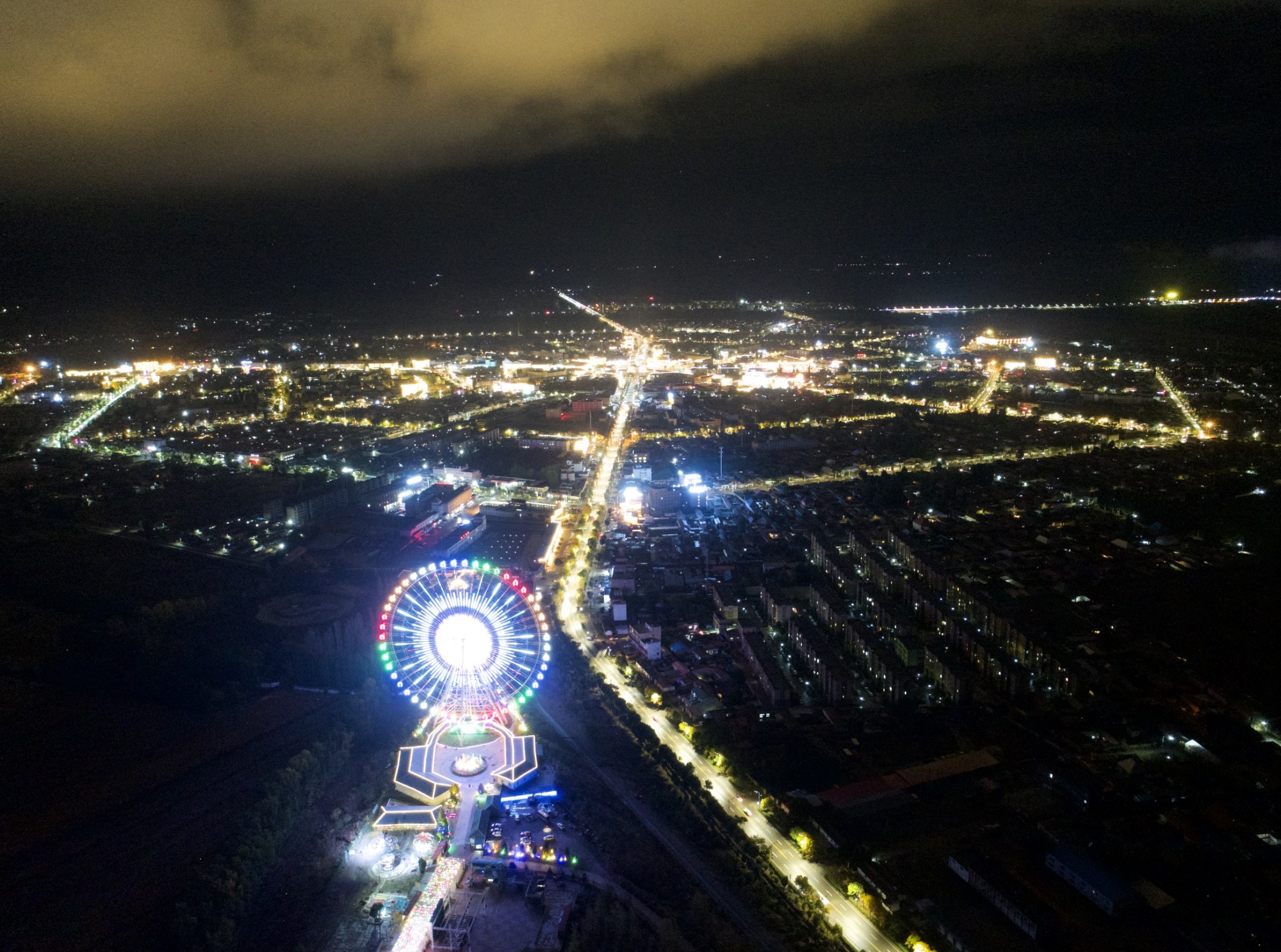 特克斯县城夜景(总台记者 田彤 刘菲 蒋雪娇 卜鹏 文祺 李航 阿尔曼
