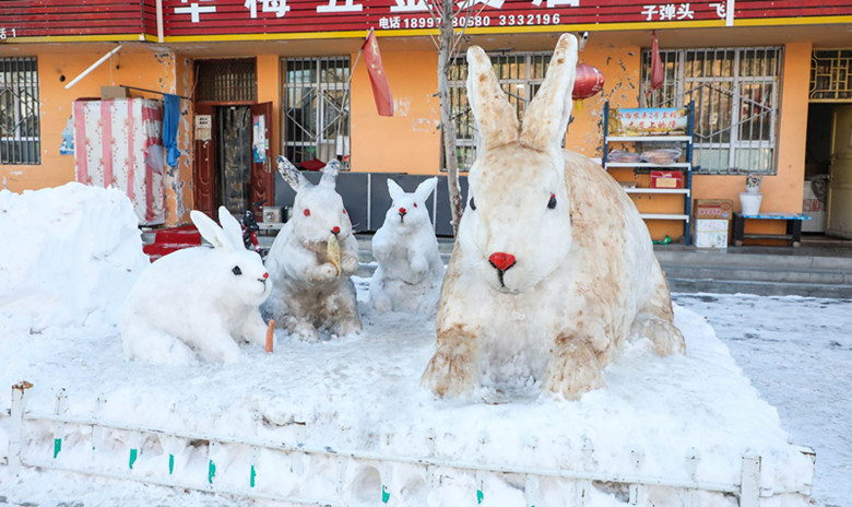 阿不都克因·阿不都哈德尔:制作生肖雪雕 心系传统文化