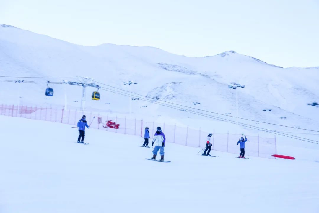 赛里木湖国际滑雪场图片