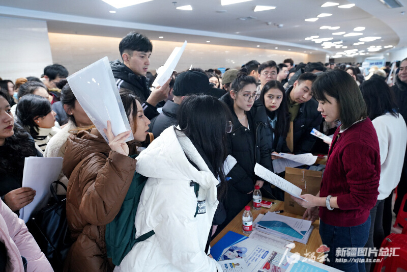 新疆医科大学 校服图片