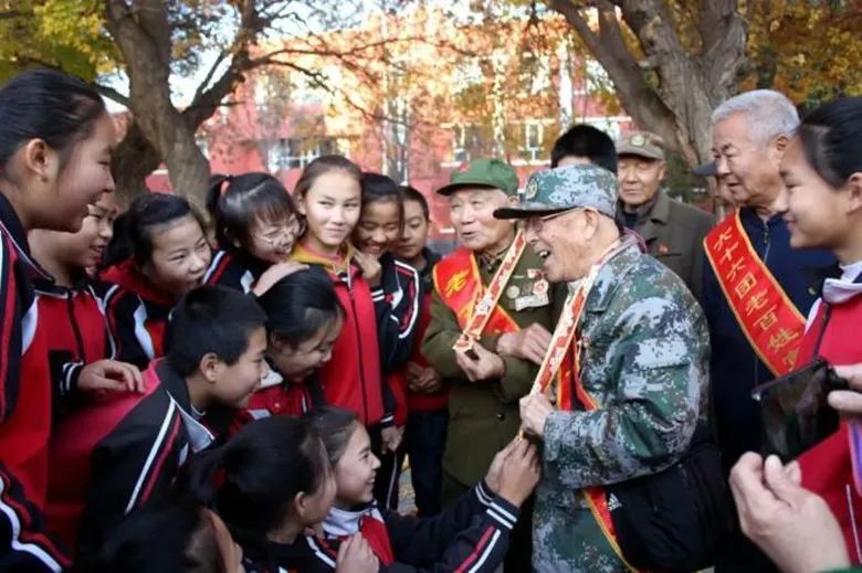 "只要自己走得动,就要继续发挥余热"