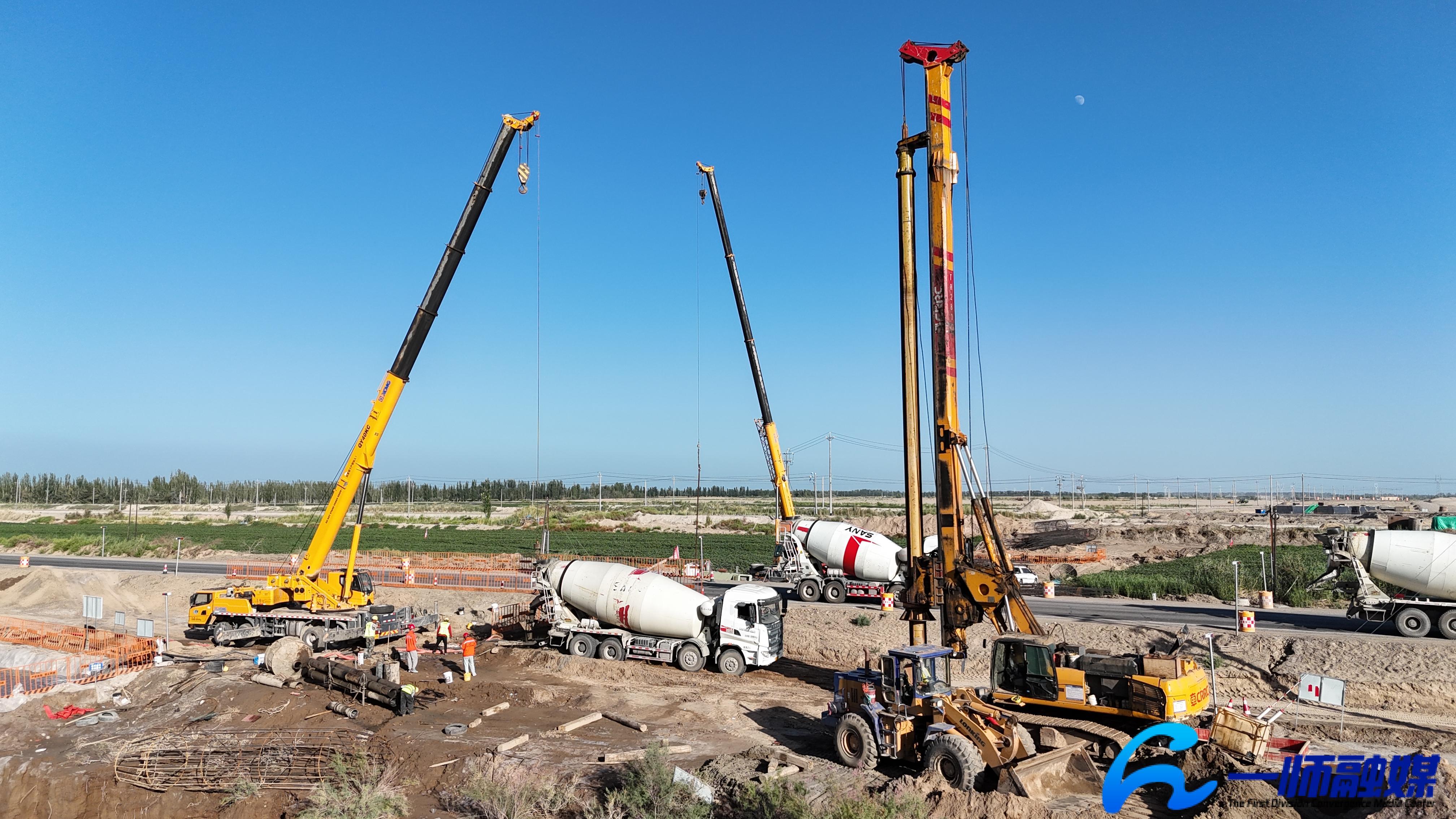 智慧工地助力g3036阿克苏至阿拉尔高速公路项目建设